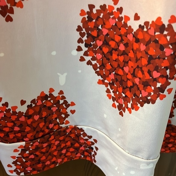 No Brand top with large hearts filled with small hearts. Size 5XL - Picture 3 of 8